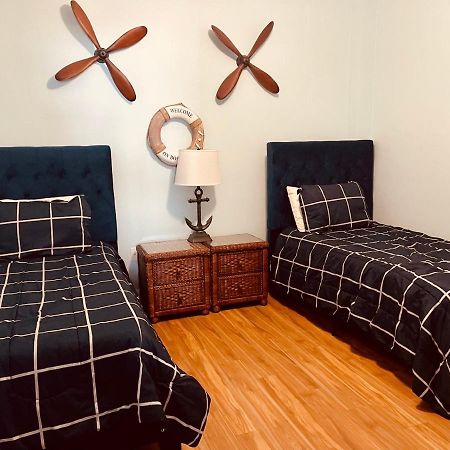 Gulf Coast Gold Private Condo - 2Bed, 2Bath, Sleep 6, Across Street From Beach, Balcony Views Of Sunsets, Beach & Gulf, Pool, Gym セント・ピート・ビーチ エクステリア 写真