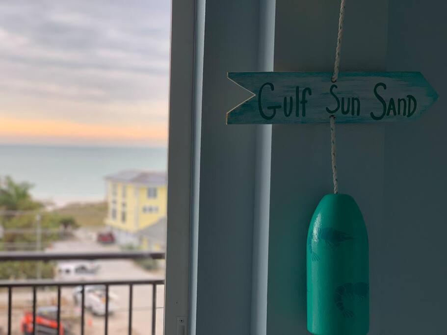Gulf Coast Gold Private Condo - 2Bed, 2Bath, Sleep 6, Across Street From Beach, Balcony Views Of Sunsets, Beach & Gulf, Pool, Gym セント・ピート・ビーチ エクステリア 写真
