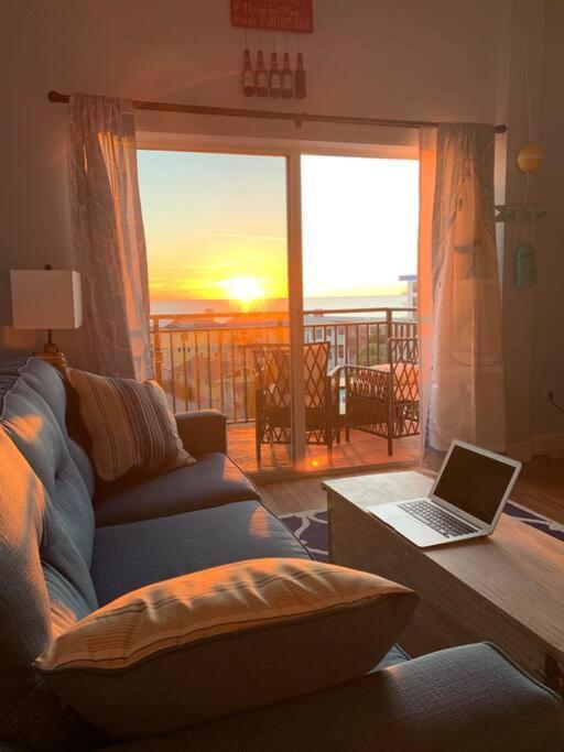 Gulf Coast Gold Private Condo - 2Bed, 2Bath, Sleep 6, Across Street From Beach, Balcony Views Of Sunsets, Beach & Gulf, Pool, Gym セント・ピート・ビーチ エクステリア 写真