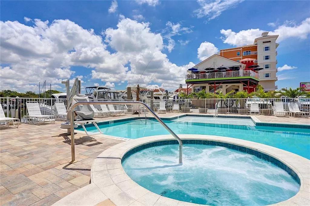 Gulf Coast Gold Private Condo - 2Bed, 2Bath, Sleep 6, Across Street From Beach, Balcony Views Of Sunsets, Beach & Gulf, Pool, Gym セント・ピート・ビーチ エクステリア 写真